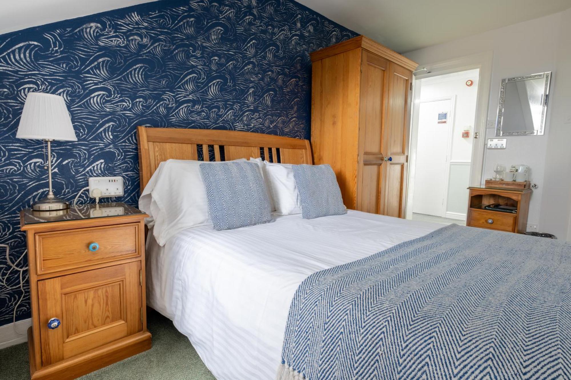 Bed & Breakfast Number 7 *